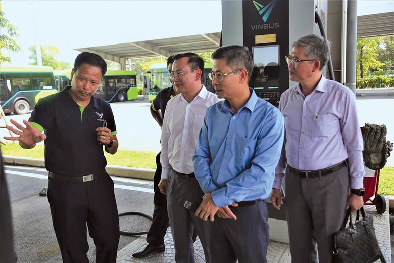 H&agrave; Nội sẽ xanh h&oacute;a xe bu&yacute;t sớm 15 năm- Ảnh 1.