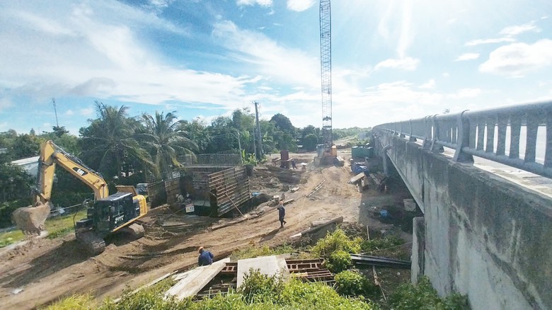 Thi công xuyên lễ, nhà thầu quyết tâm vượt tiến độ tuyến Cao Lãnh - Lộ Tẻ- Ảnh 2. Thi công xuyên lễ, nhà thầu quyết tâm vượt tiến độ tuyến Cao Lãnh - Lộ Tẻ- Ảnh 2.