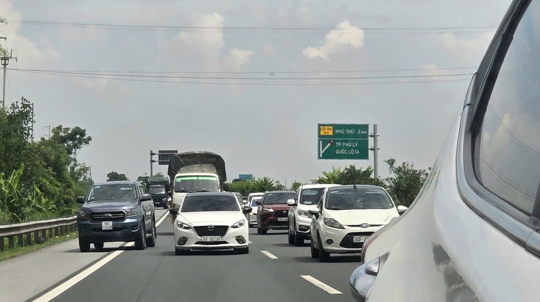Ng&agrave;y đầu nghỉ lễ 2/9, &ocirc; t&ocirc; chầm chậm nối đu&ocirc;i nhau tr&ecirc;n cao tốc Ph&aacute;p V&acirc;n - Cầu Giẽ- Ảnh 8.