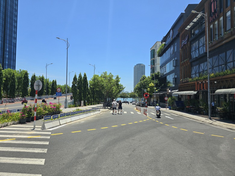 Đ&agrave; Nẵng th&iacute; điểm giao th&ocirc;ng 2 chiều ở đường gom ph&iacute;a Nam cầu S&ocirc;ng H&agrave;n- Ảnh 1.