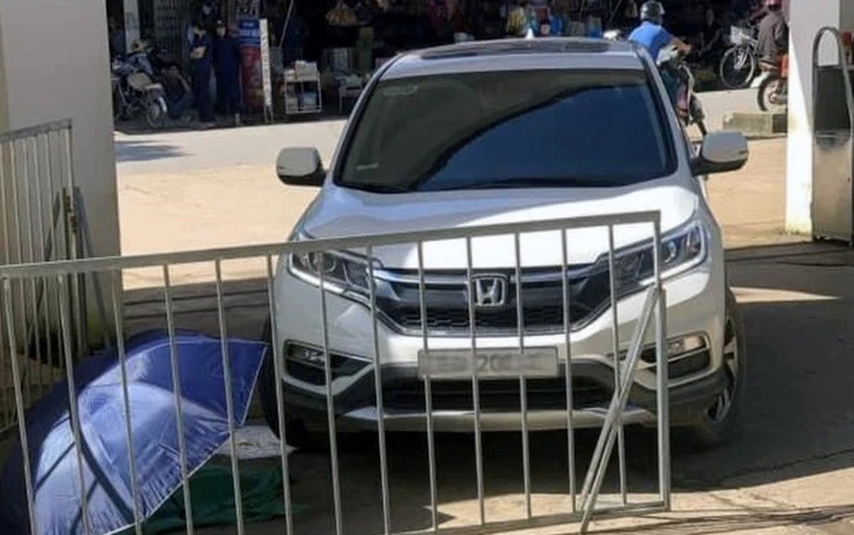 Sơn La: Tai nạn giao th&ocirc;ng ở cổng bệnh viện, b&eacute; 2 tuổi tử vong tại chỗ- Ảnh 1.