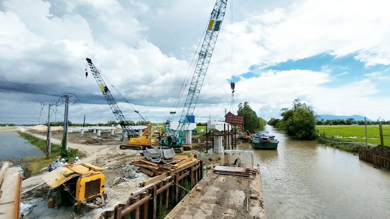 Nh&agrave; thầu thi c&ocirc;ng cao tốc trục ngang miền T&acirc;y đối ph&oacute; m&ugrave;a lũ thế n&agrave;o?- Ảnh 4.