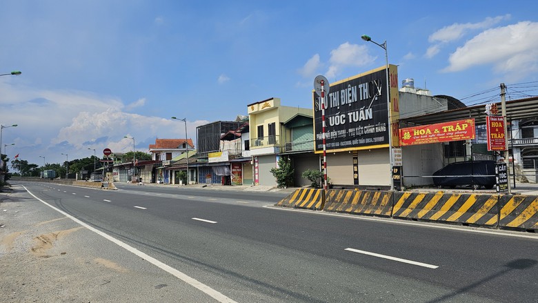 Thực hư thông tin chính quyền xã ngăn cản việc đóng lối mở trên QL10 ở Hải Phòng- Ảnh 1. Thực hư thông tin chính quyền xã ngăn cản việc đóng lối mở trên QL10 ở Hải Phòng- Ảnh 1.