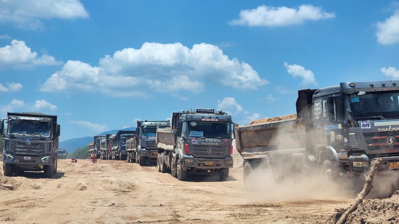 Đắp xong nền đường cao tốc Quảng Ngãi - Hoài Nhơn trong năm 2024- Ảnh 5. Đắp xong nền đường cao tốc Quảng Ngãi - Hoài Nhơn trong năm 2024- Ảnh 5.