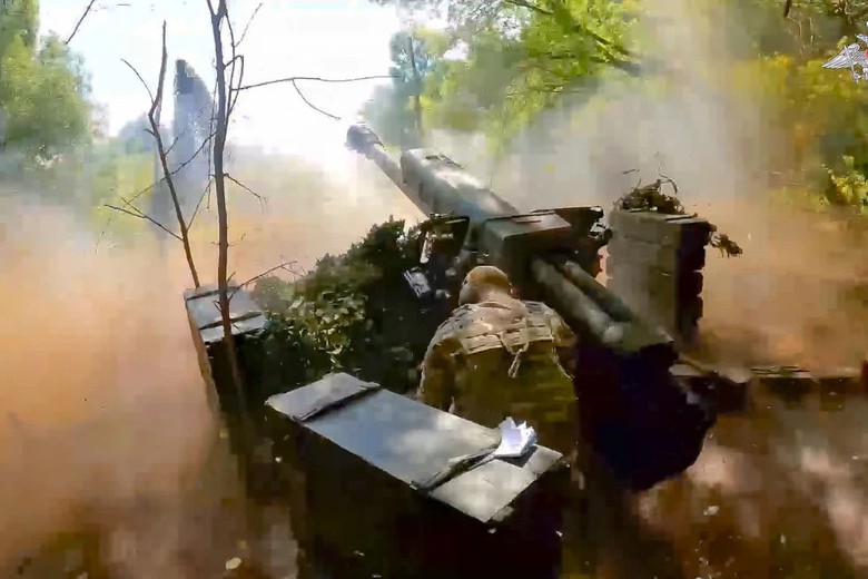 Ukraine tiếp tục đột k&iacute;ch h&ograve;ng tấn c&ocirc;ng s&acirc;u v&agrave;o Nga- Ảnh 1.