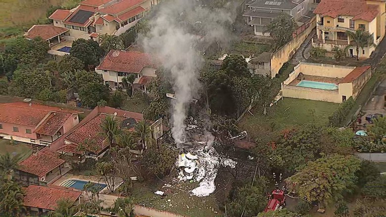 Brazil: M&aacute;y bay quay tr&ograve;n trước khi rơi xuống đất, &iacute;t nhất 61 người thiệt mạng- Ảnh 2.