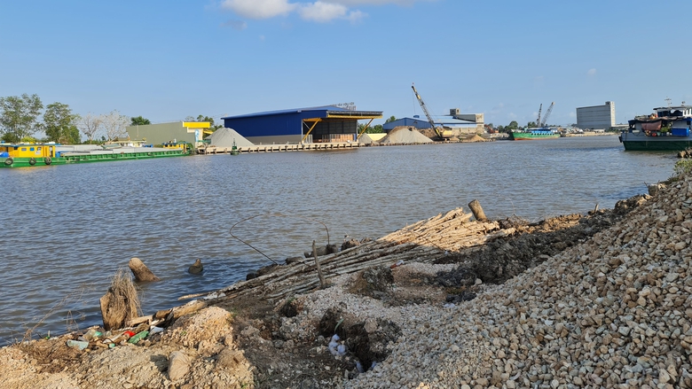 Ki&ecirc;n quyết xử l&yacute; bến thủy nội địa vi phạm tr&ecirc;n s&ocirc;ng &Ocirc;ng Đốc- Ảnh 2.