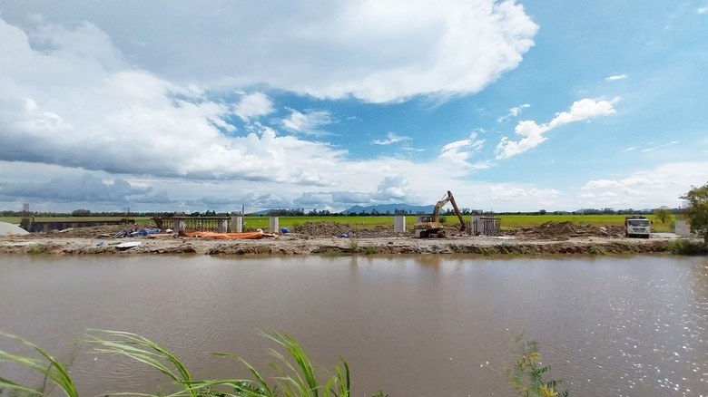 Nh&agrave; thầu thi c&ocirc;ng cao tốc trục ngang miền T&acirc;y đối ph&oacute; m&ugrave;a lũ thế n&agrave;o?- Ảnh 2.