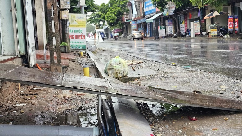 Hiểm nguy r&igrave;nh rập tại dự &aacute;n n&acirc;ng cấp đường tỉnh 392B- Ảnh 1.