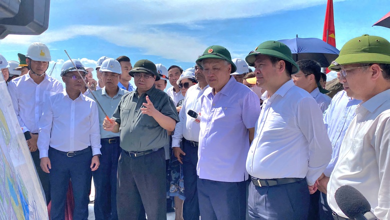 Thủ tướng: Đẩy mạnh kết nối giao th&ocirc;ng để k&ecirc;u gọi đầu tư v&agrave;o cảng biển Đ&agrave; Nẵng- Ảnh 3.