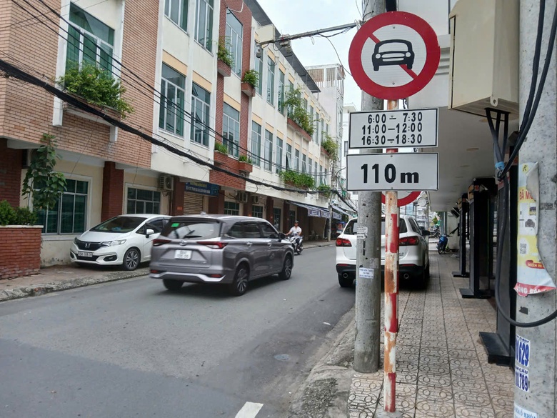 Cần Thơ: Phạt nguội ô tô đưa học sinh vào tận cổng trường, bất chấp đường cấm- Ảnh 9. Cần Thơ: Phạt nguội ô tô đưa học sinh vào tận cổng trường, bất chấp đường cấm- Ảnh 9.