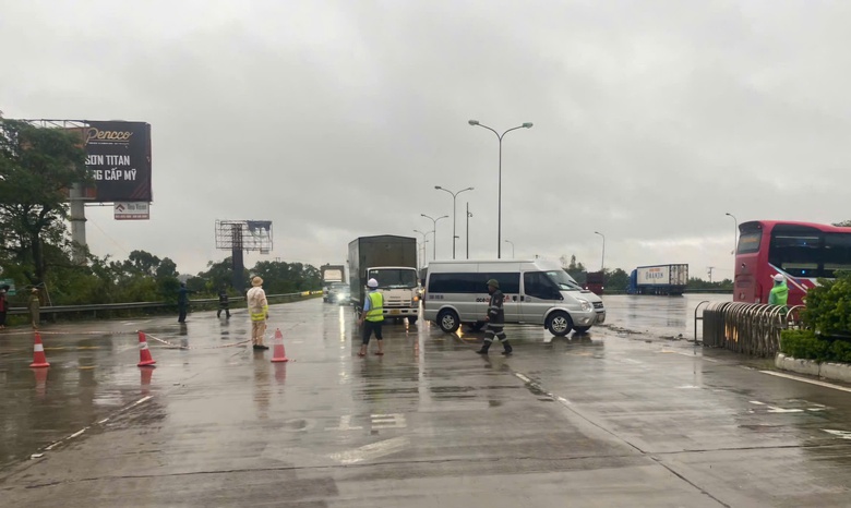 Cấm xe v&agrave;o cao tốc Ph&aacute;p V&acirc;n - Cầu Giẽ, người d&acirc;n đi hướng n&agrave;o?- Ảnh 1.