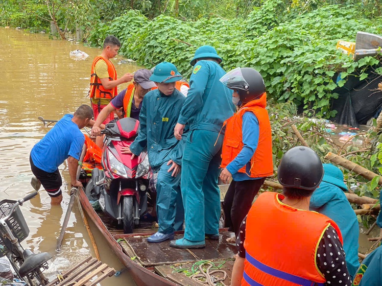 Nước s&ocirc;ng Hồng d&acirc;ng cao, H&agrave; Nội chuẩn bị di dời h&agrave;ng ngh&igrave;n người d&acirc;n- Ảnh 1.
