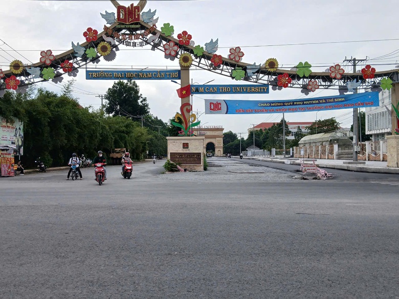 Sẽ lắp đ&egrave;n t&iacute;n hiệu tại ng&atilde; rẽ "điểm đen" v&agrave;o trường Đại học Nam Cần Thơ- Ảnh 2.