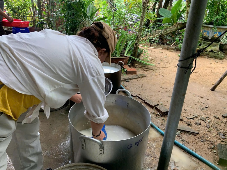 Người d&acirc;n miền n&uacute;i Quảng Ng&atilde;i g&oacute;i b&aacute;nh chưng, b&aacute;nh t&eacute;t gửi đồng b&agrave;o miền Bắc- Ảnh 3.