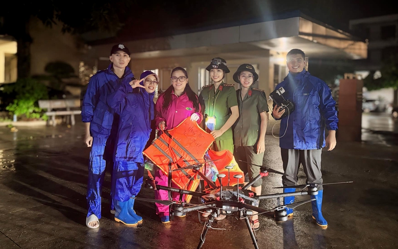 Mu&ocirc;n c&aacute;ch sẻ chia với đồng b&agrave;o v&ugrave;ng lũ- Ảnh 2.