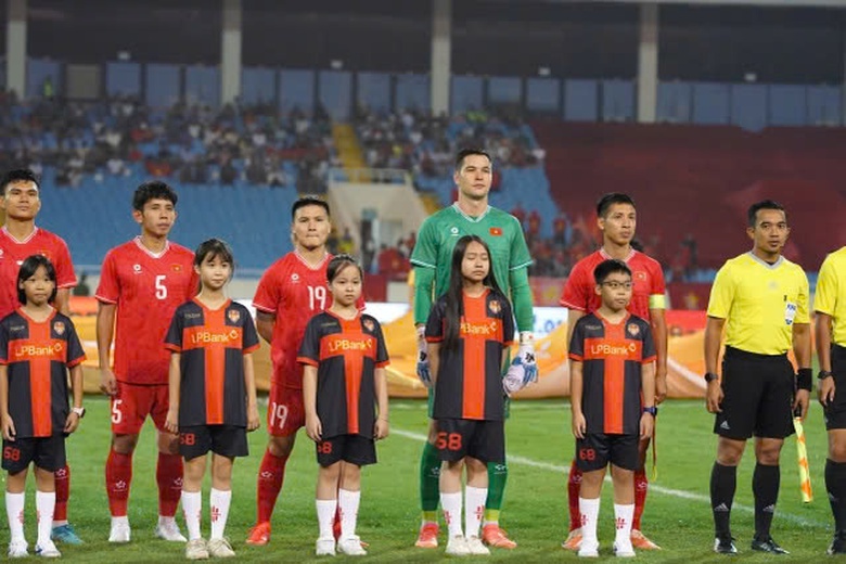 HLV Kim Sang-sik l&yacute; giải nguy&ecirc;n nh&acirc;n kh&ocirc;ng "thay m&aacute;u" ở tuyển Việt Nam- Ảnh 1.