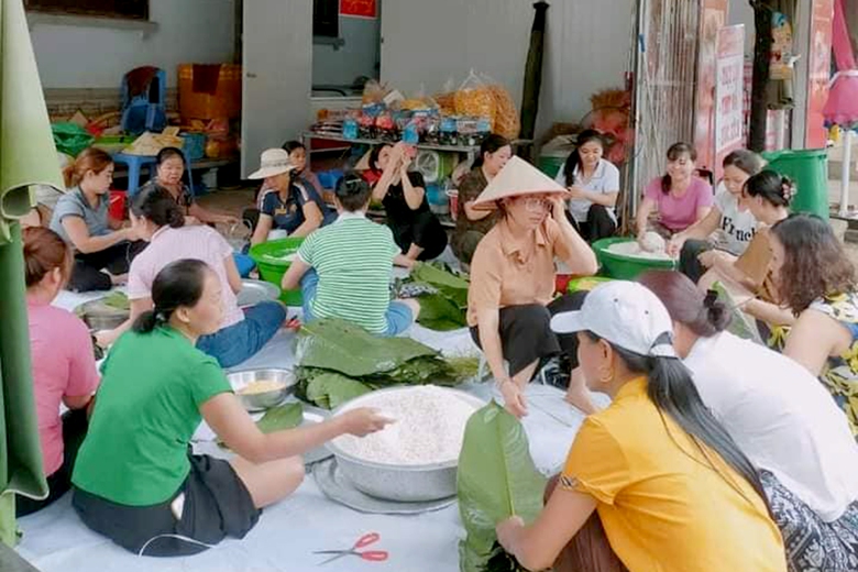 Mu&ocirc;n c&aacute;ch sẻ chia với đồng b&agrave;o v&ugrave;ng lũ- Ảnh 1.