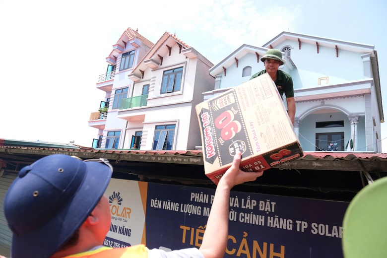 Cuộc sống hơn 1.300 hộ d&acirc;n ở Bắc Giang bị c&ocirc; lập do mưa lũ- Ảnh 9.