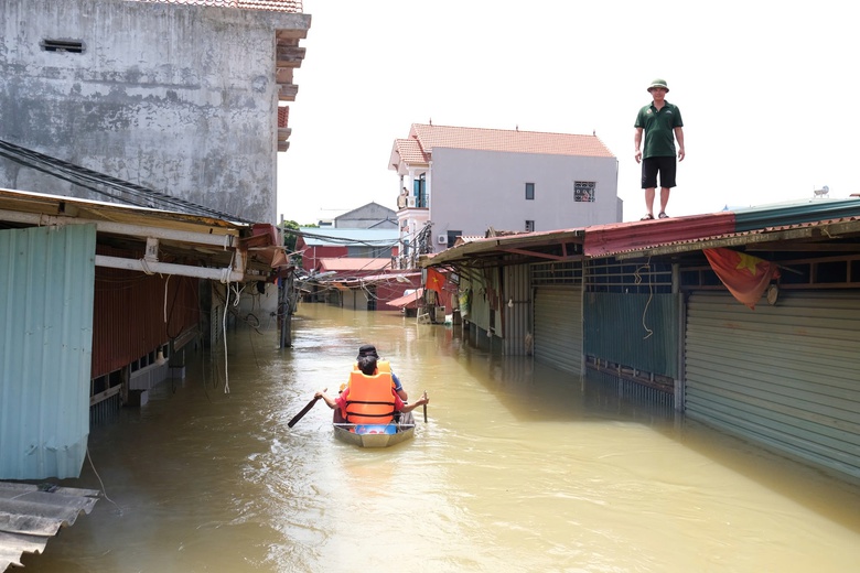 Cuộc sống hơn 1.300 hộ d&acirc;n ở Bắc Giang bị c&ocirc; lập do mưa lũ- Ảnh 3.