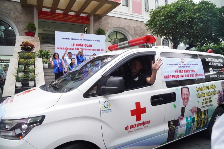 TP.HCM tất bật chuẩn bị nhu yếu phẩm hỗ trợ đồng b&agrave;o miền Bắc- Ảnh 13.