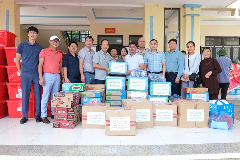 Cuộc sống hơn 1.300 hộ d&acirc;n ở Bắc Giang bị c&ocirc; lập do mưa lũ- Ảnh 5.