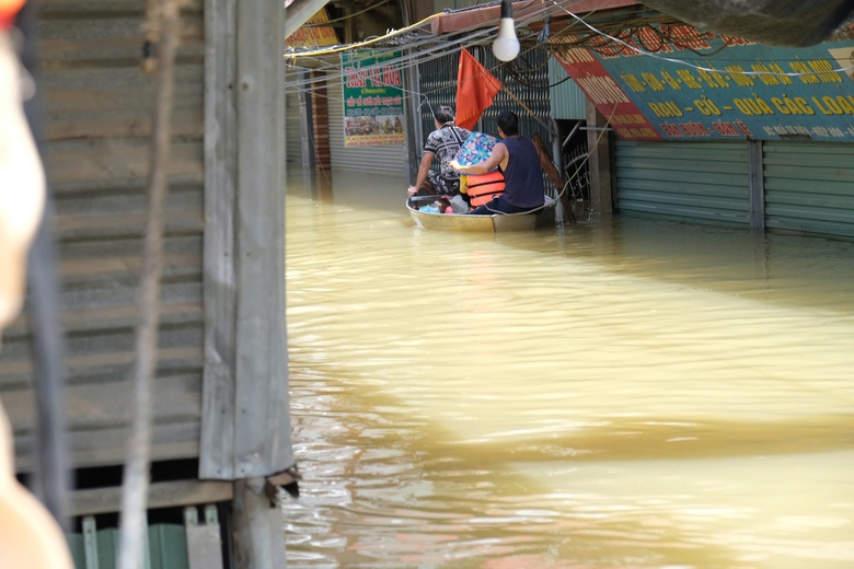 Cuộc sống hơn 1.300 hộ d&acirc;n ở Bắc Giang bị c&ocirc; lập do mưa lũ- Ảnh 7.