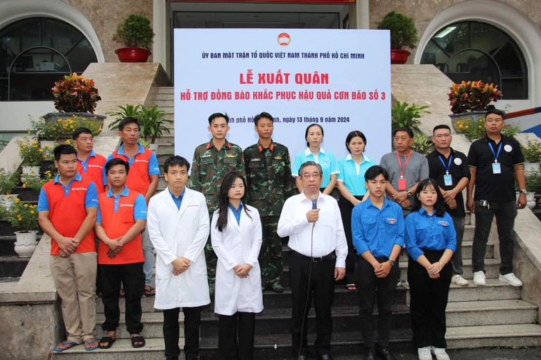 TP.HCM tất bật chuẩn bị nhu yếu phẩm hỗ trợ đồng b&agrave;o miền Bắc- Ảnh 2.