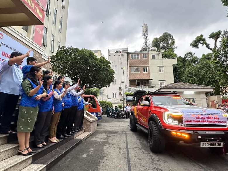 TP.HCM tất bật chuẩn bị nhu yếu phẩm hỗ trợ đồng b&agrave;o miền Bắc- Ảnh 16.