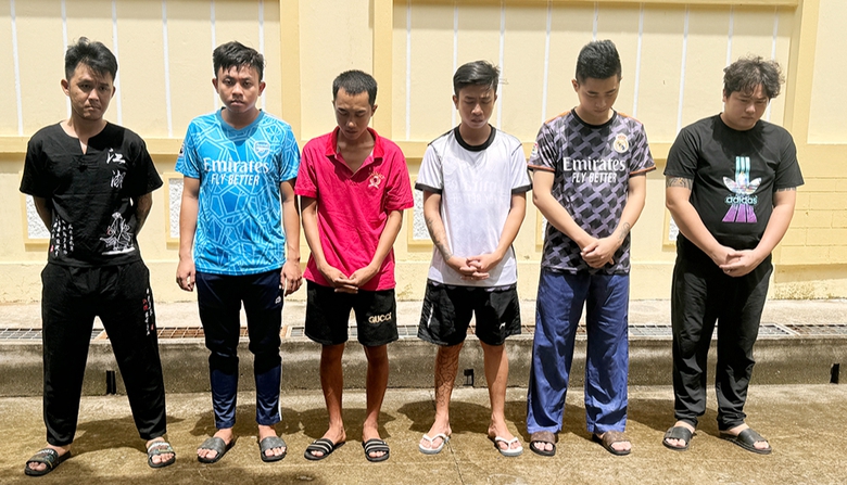 Bắt giữ người và cưỡng đoạt tài sản, vợ chồng chủ quán karaoke cùng đàn em bị bắt- Ảnh 2. Bắt giữ người và cưỡng đoạt tài sản, vợ chồng chủ quán karaoke cùng đàn em bị bắt- Ảnh 2.