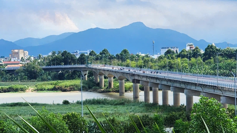 Th&ocirc;ng xe qua cầu Tr&agrave; Kh&uacute;c 2 tr&ecirc;n QL1 qua Quảng Ng&atilde;i- Ảnh 1.