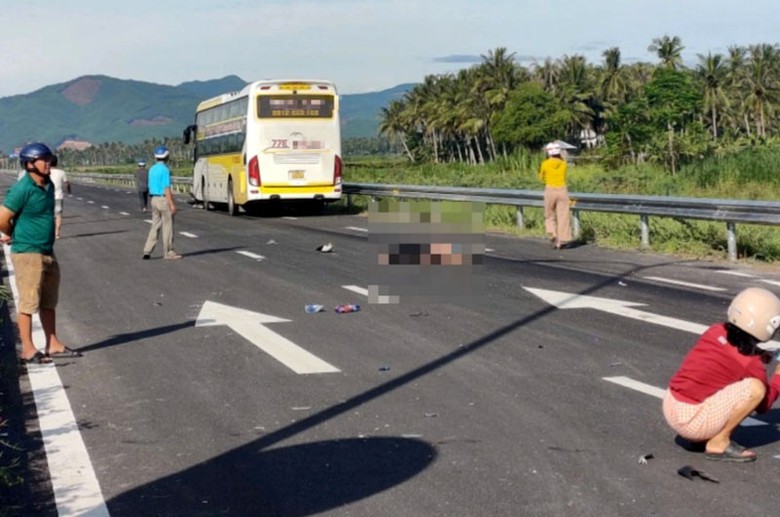 Hiện trường vụ tai nạn khiến vợ chồng anh Th thiệt mạng - Ảnh: Trung Hoàng. Hiện trường vụ tai nạn khiến vợ chồng anh Th thiệt mạng - Ảnh: Trung Hoàng.