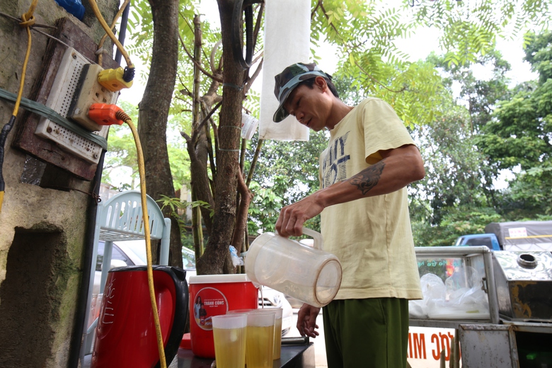 "Bố n&oacute;i đi cứu trợ rồi kh&ocirc;ng về nữa"- Ảnh 3.