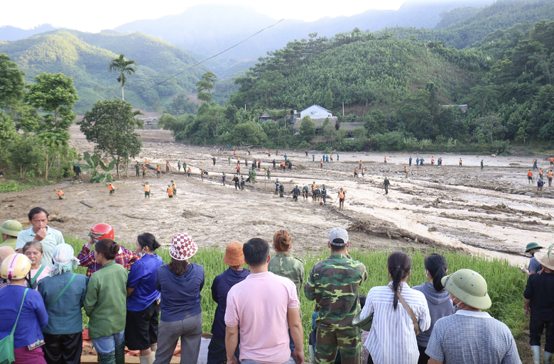 Xuất cấp vật tư, h&oacute;a chất khử khuẩn khắc phục hậu quả b&atilde;o lũ- Ảnh 1.