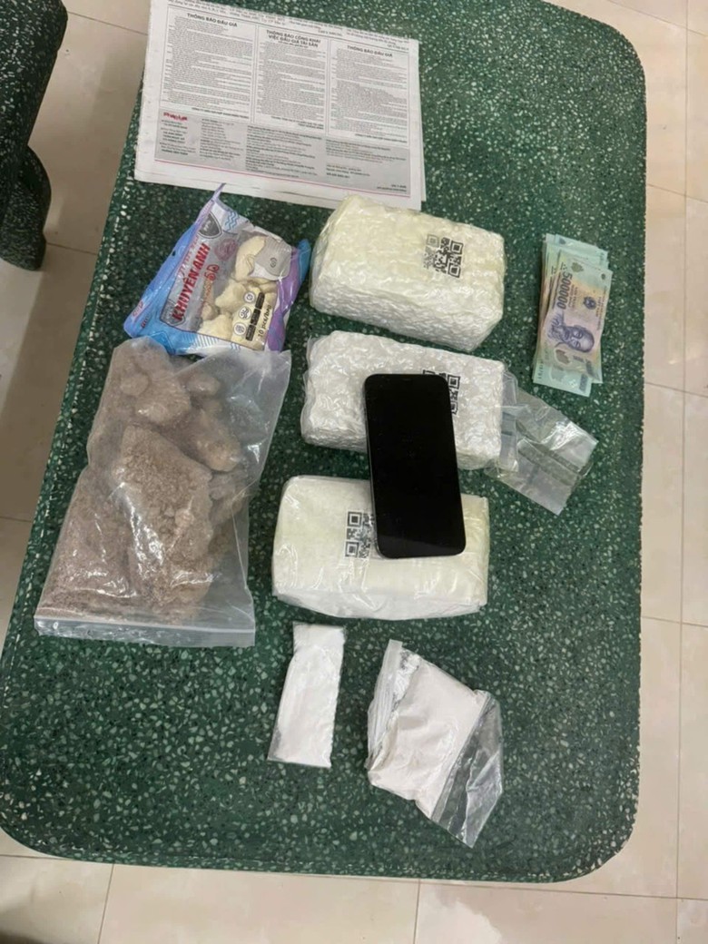 Biên phòng Long An bắt đối tượng vận chuyển 4kg ma túy- Ảnh 1. Biên phòng Long An bắt đối tượng vận chuyển 4kg ma túy- Ảnh 1.