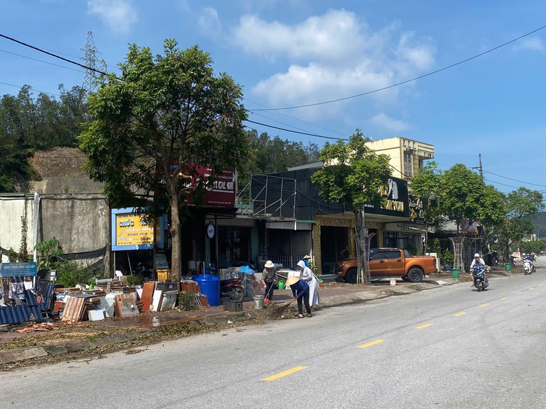 Quảng Ninh 7 ng&agrave;y đ&ecirc;m thần tốc dọn đường th&ocirc;ng, h&egrave; tho&aacute;ng- Ảnh 5.