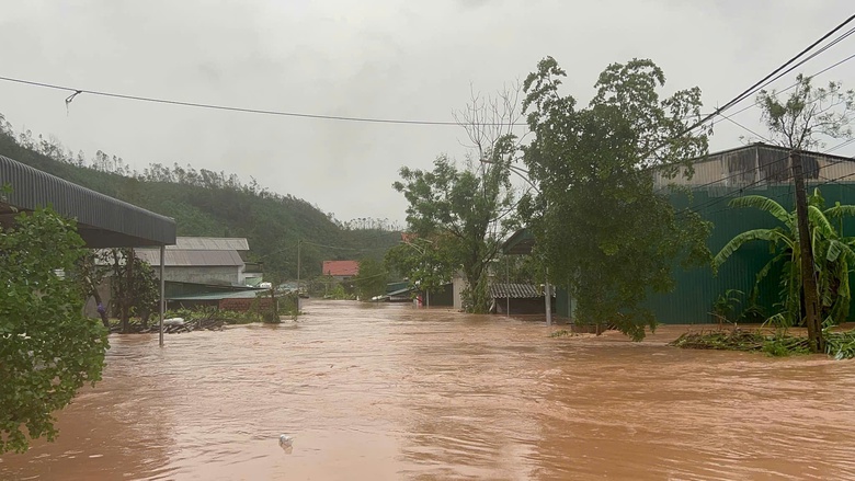 Quảng Ninh 7 ng&agrave;y đ&ecirc;m thần tốc dọn đường th&ocirc;ng, h&egrave; tho&aacute;ng- Ảnh 1.