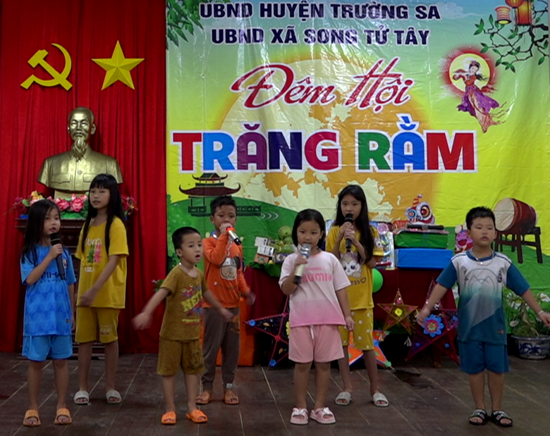 Ấm áp tết Trung thu trên quần đảo Trường Sa- Ảnh 1. Ấm áp tết Trung thu trên quần đảo Trường Sa- Ảnh 1.