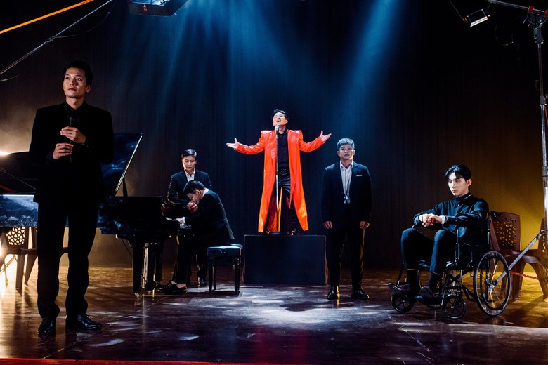 MV ''Đ&agrave;n &ocirc;ng kh&ocirc;ng cần kh&oacute;c'' của T&ugrave;ng Dương khiến nhiều người xem x&uacute;c động- Ảnh 1.