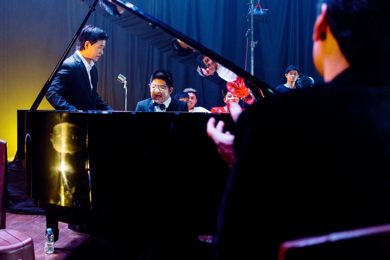 MV ''Đ&agrave;n &ocirc;ng kh&ocirc;ng cần kh&oacute;c'' của T&ugrave;ng Dương khiến nhiều người xem x&uacute;c động- Ảnh 2.