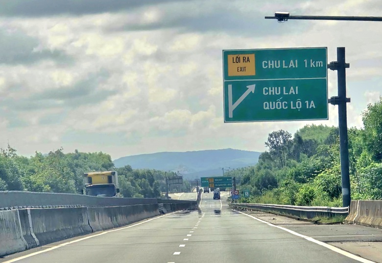 Gấp r&uacute;t sửa chữa hư hỏng mặt đường cao tốc Đ&agrave; Nẵng - Quảng Ng&atilde;i- Ảnh 1.