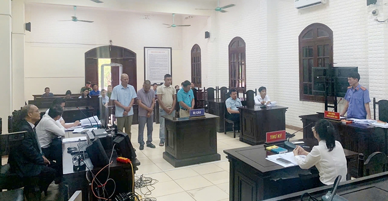 Ph&oacute; gi&aacute;m đốc Trung t&acirc;m Đăng kiểm Quảng B&igrave;nh bị phạt 7 năm t&ugrave; về tội nhận hối lộ- Ảnh 1.