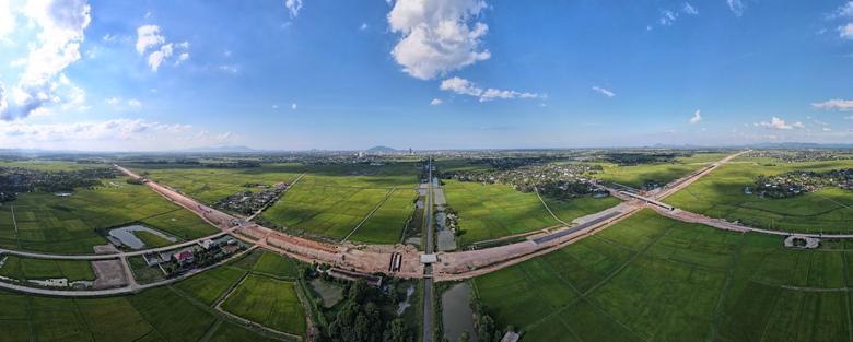 Tết Độc lập kh&ocirc;ng nghỉ tr&ecirc;n c&ocirc;ng trường cao tốc Bắc - Nam qua H&agrave; Tĩnh- Ảnh 5.