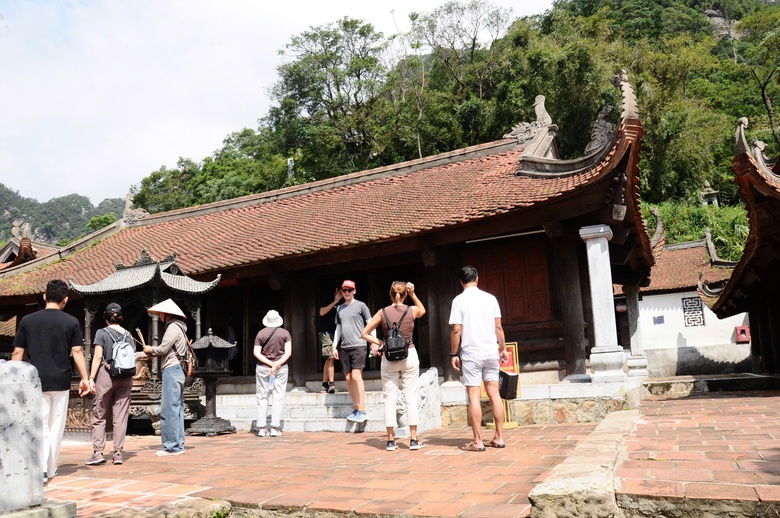 Quảng Ninh cách nào "thần tốc" phục hồi du lịch sau bão Yagi?- Ảnh 6. Quảng Ninh cách nào "thần tốc" phục hồi du lịch sau bão Yagi?- Ảnh 6.