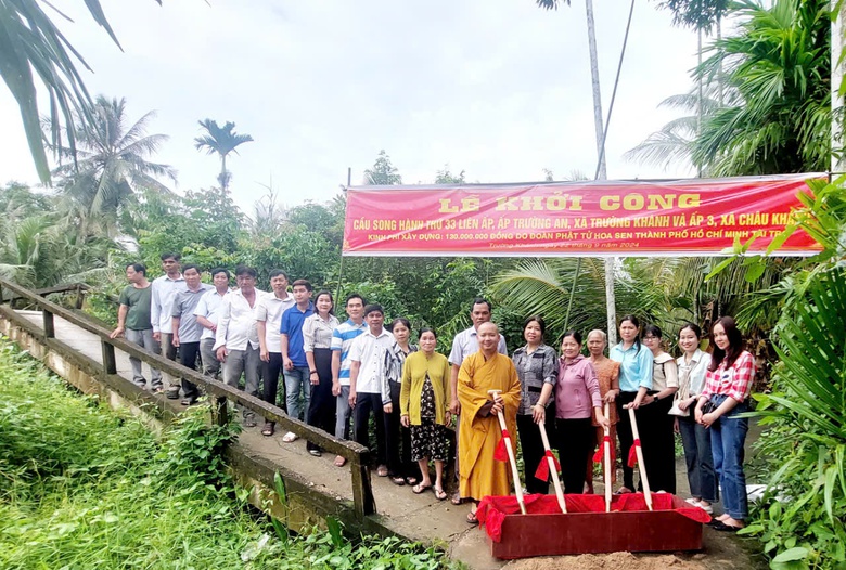 Khởi công xây cầu nối hai ấp vùng sâu ở Sóc Trăng- Ảnh 1. Khởi công xây cầu nối hai ấp vùng sâu ở Sóc Trăng- Ảnh 1.