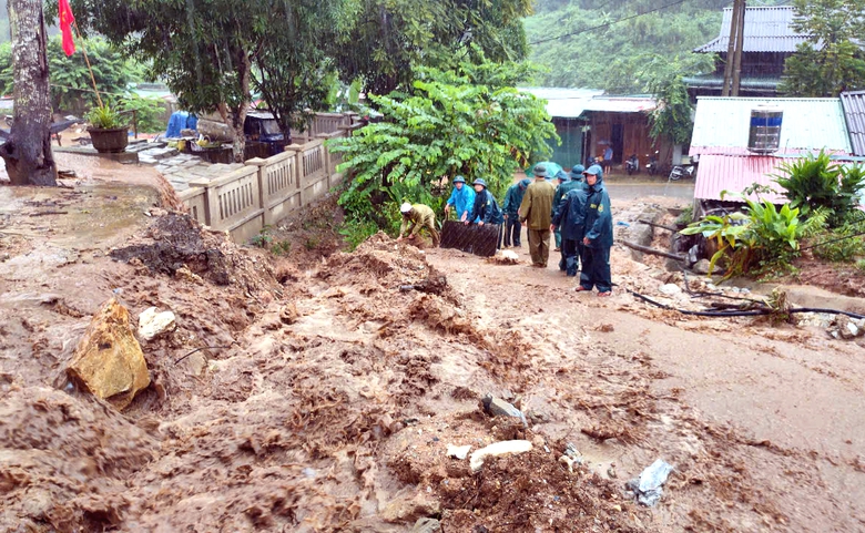 Nước lũ đổ về, sơ t&aacute;n h&agrave;ng chục hộ d&acirc;n ở miền n&uacute;i Thanh H&oacute;a- Ảnh 2.