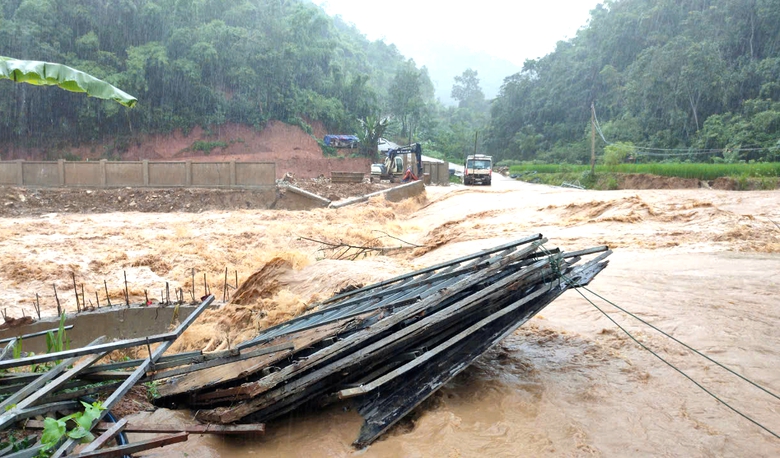 Nước lũ đổ về, sơ t&aacute;n h&agrave;ng chục hộ d&acirc;n ở miền n&uacute;i Thanh H&oacute;a- Ảnh 1.