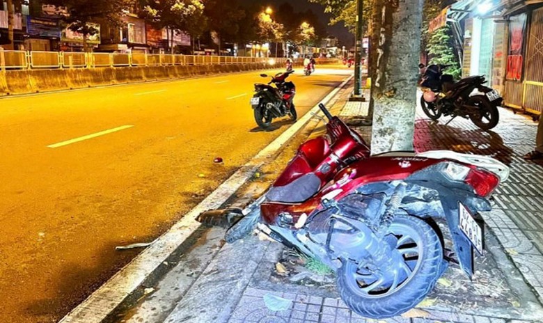 Chiếc xe máy tại hiện trường vụ tai nạn - Ảnh: H.T. Chiếc xe máy tại hiện trường vụ tai nạn - Ảnh: H.T.