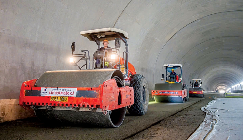 Dồn lực đưa cao tốc Quảng Ngãi - Hoài Nhơn về đích sớm- Ảnh 2. Dồn lực đưa cao tốc Quảng Ngãi - Hoài Nhơn về đích sớm- Ảnh 2.