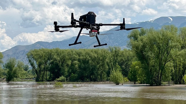 Sẵn s&agrave;ng kết nối, d&ugrave;ng flycam/drone thu dữ liệu nơi thi&ecirc;n tai để Ch&iacute;nh phủ điều h&agrave;nh từ xa- Ảnh 1.